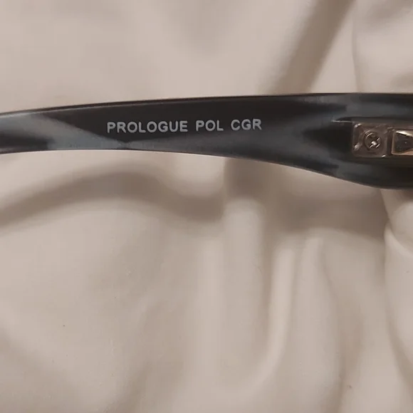 Foster grant sunglasses square shape grey tones but gold coloue at hinge - Picture 6 of 9